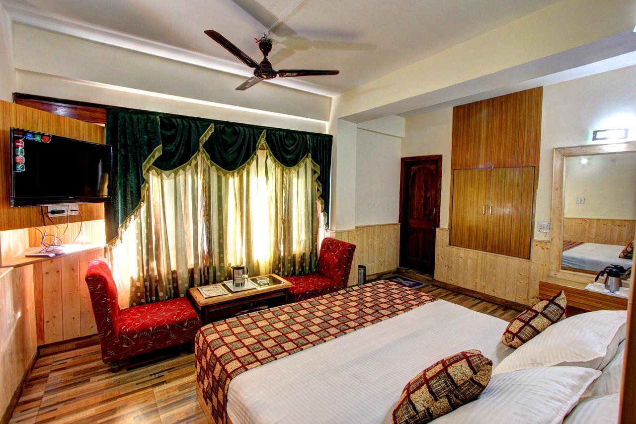 Hotel Highway Inn Manāli Buitenkant foto