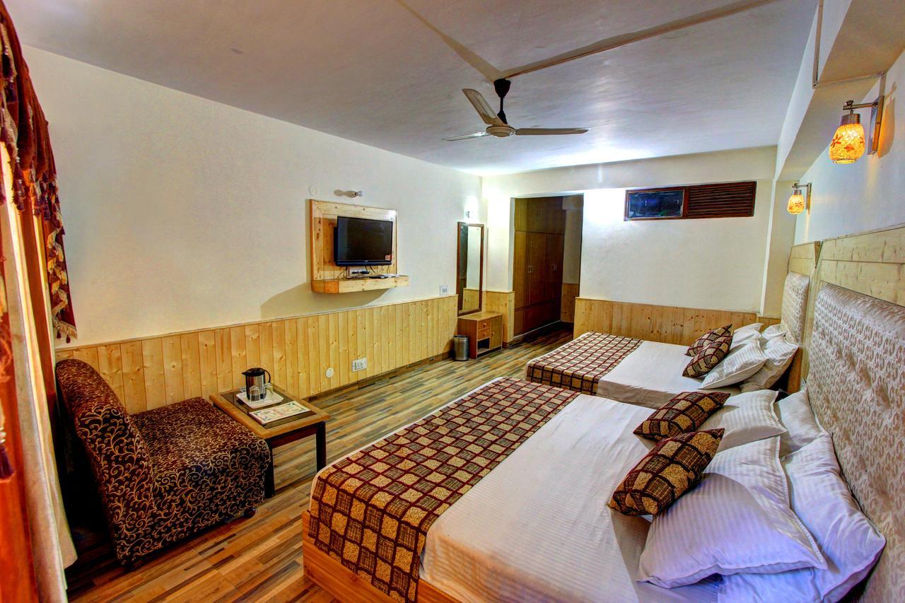 Hotel Highway Inn Manāli Buitenkant foto