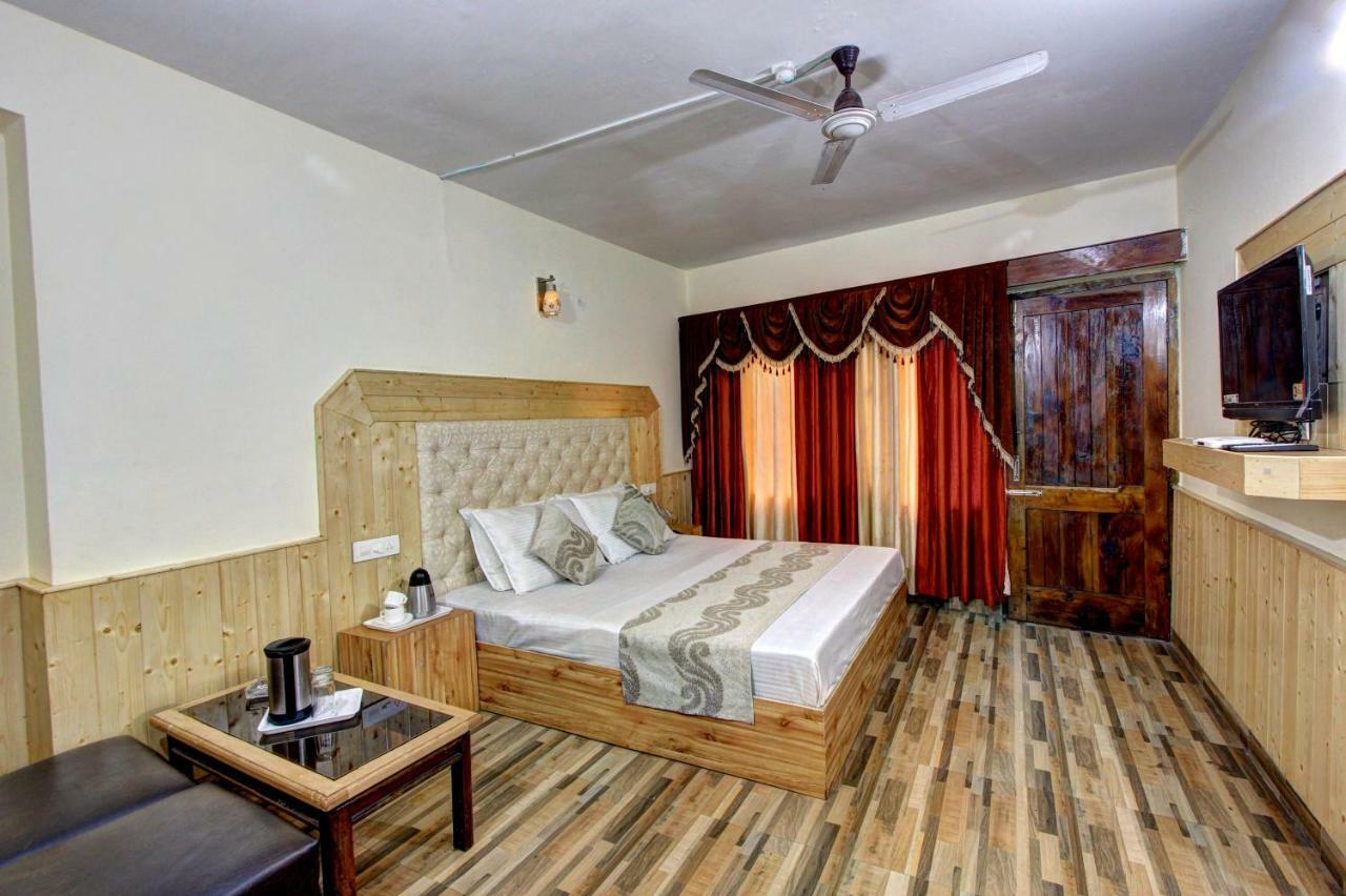 Hotel Highway Inn Manāli Kamer foto
